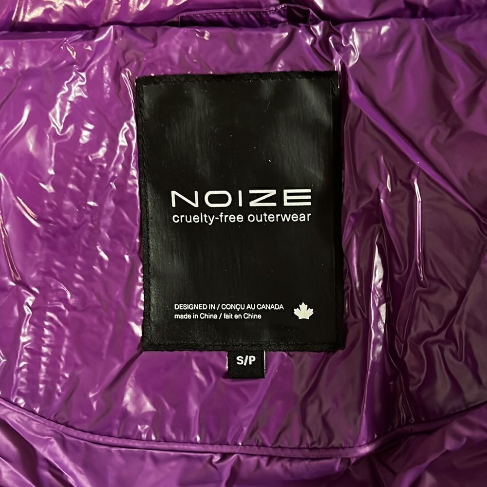 NOIZE Goldie Short Puffer Jacket in Grape - Picture 14 of 16